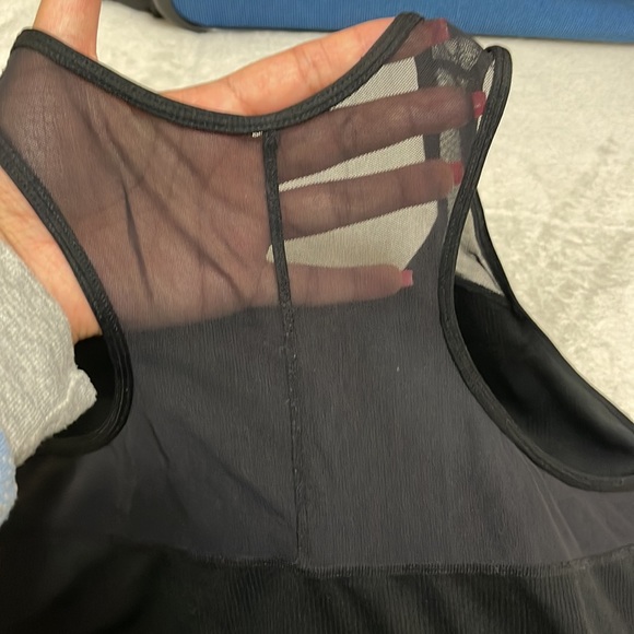 Nike Loose Racerback Tank With Mesh Detail- XL - Picture 3 of 5